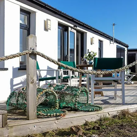 Finest Retreats - The Lighthouse Hide * Rampside