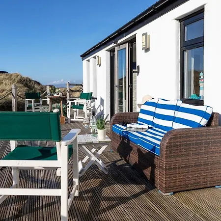 Finest Retreats - The Lighthouse Hide *