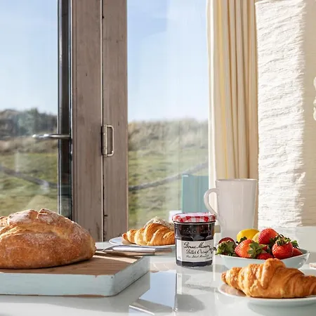 Finest Retreats - The Lighthouse Hide Rampside