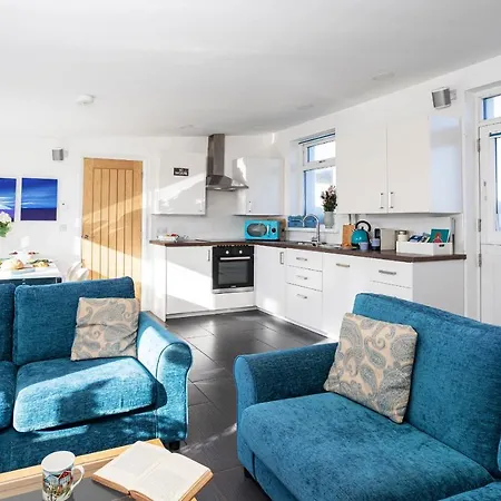 Finest Retreats - The Lighthouse Hide *