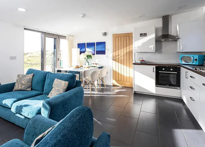 Finest Retreats - The Lighthouse Hide