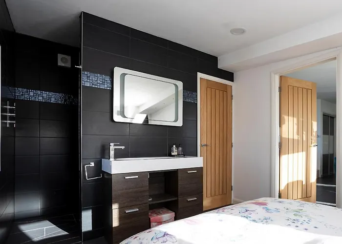 Finest Retreats - The Lighthouse Hide