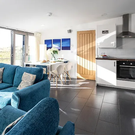 Finest Retreats - The Lighthouse Hide